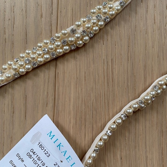 Mikaella Elegant Lace Wedding Dress with Train - Picture 8 of 10